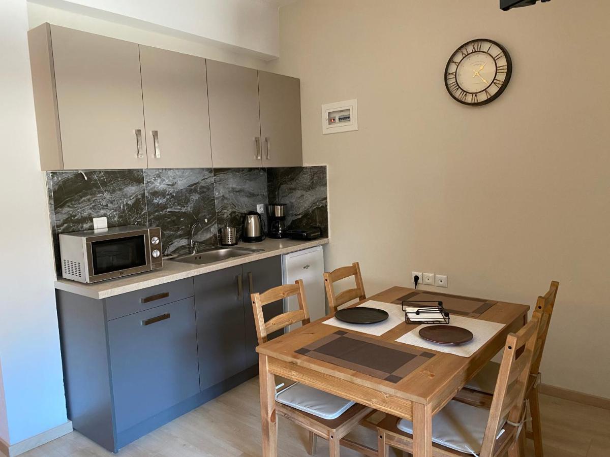 Lmj Apartments Артемида Екстериор снимка