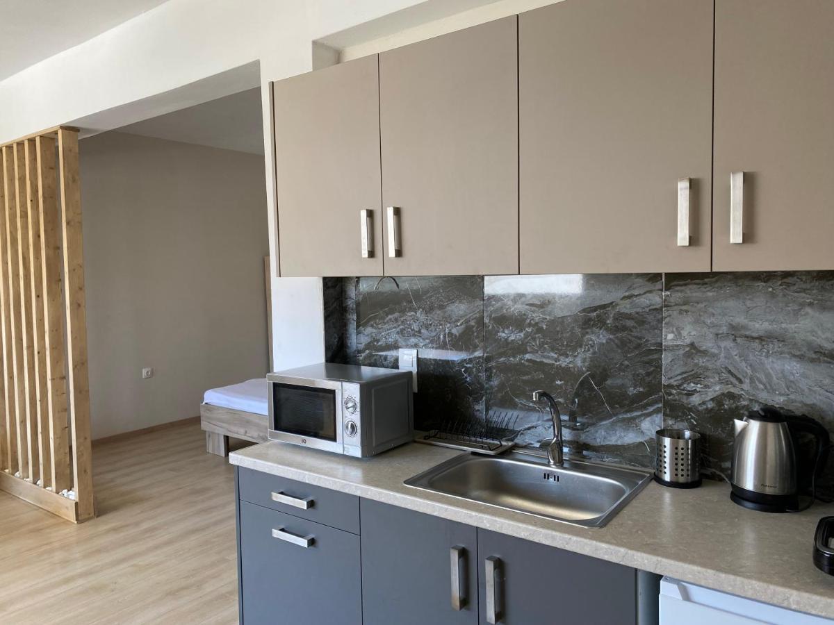 Lmj Apartments Артемида Екстериор снимка