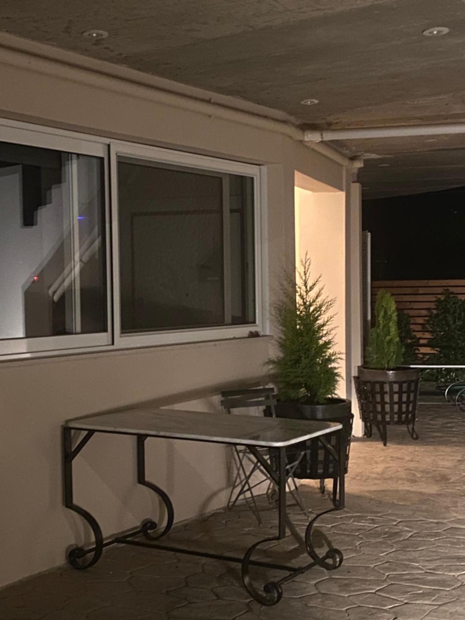 Lmj Apartments Артемида Екстериор снимка